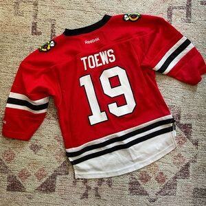 Reebok 2T-4T Kids Chicago Blackhawks Toews Hockey Jersey